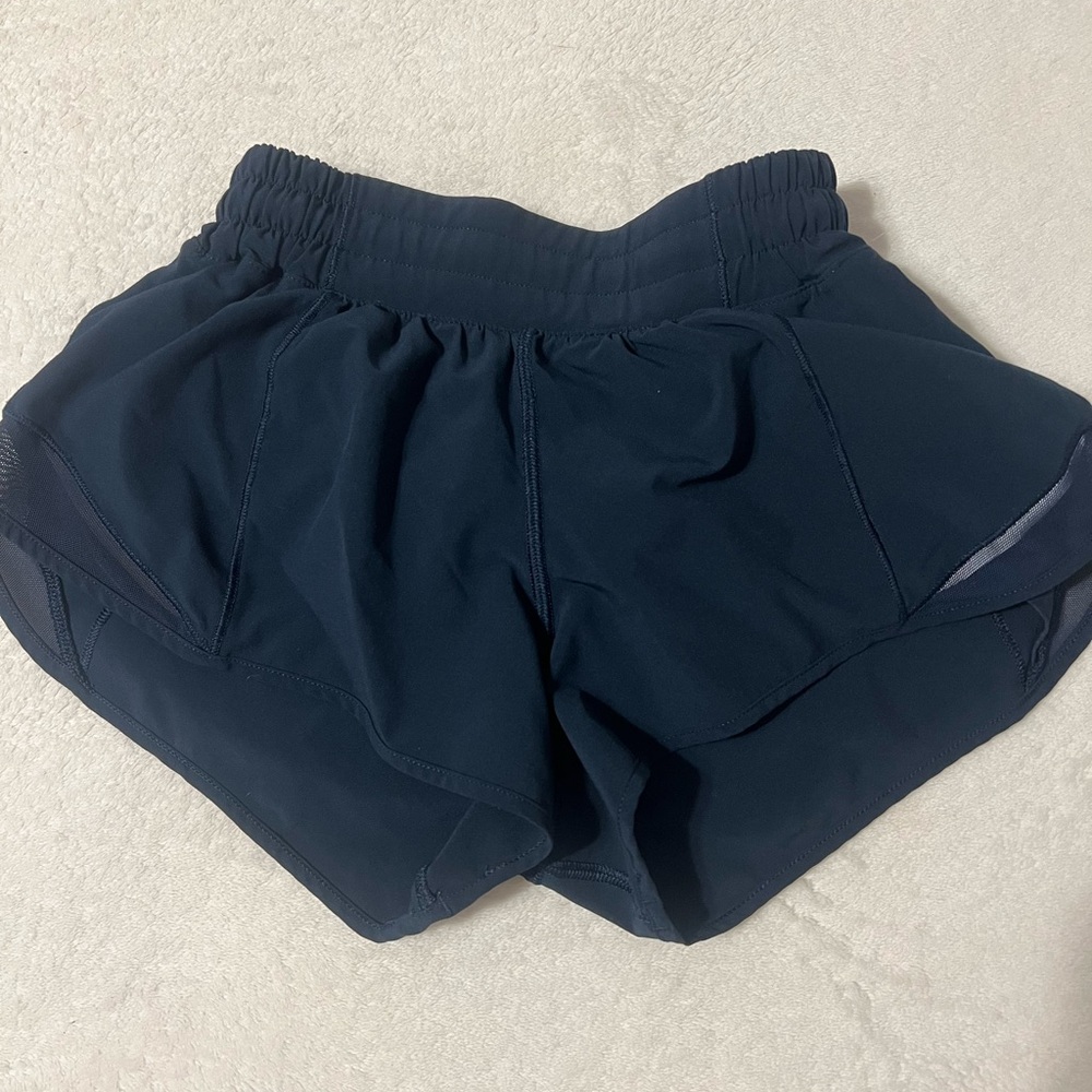Lululemon True Navy Hotty Hots 2.5” Size 2